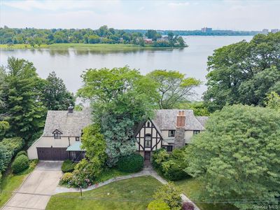 6 Shore Drive, Great Neck, NY, 11021