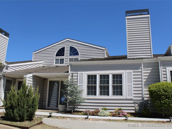 8907 S Oxford Ave #8907