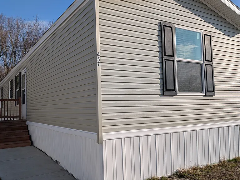 457 Apple St — Photo 1