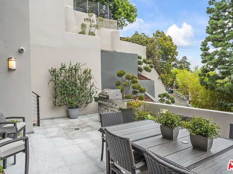 6459 Rodgerton Dr — Photo 12