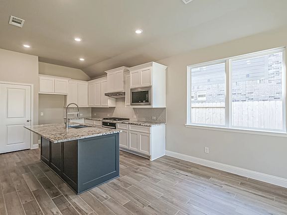 Plan 3029 kitchen-dining - look may vary