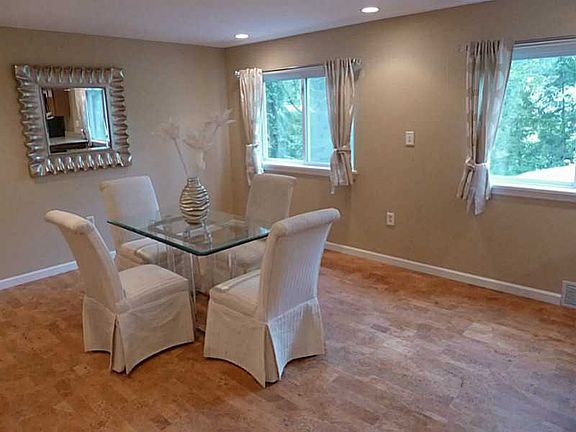 4th image of 612 Dahlia Dr