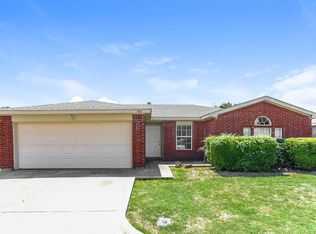 902 Beaufort Ct, Arlington, TX 76018