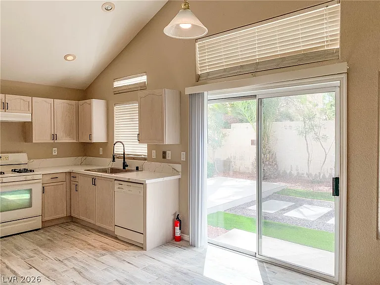 4765 Crakow Ct — Photo 10