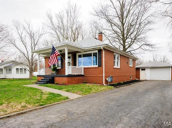207 Olive St, Brighton, IL 62012