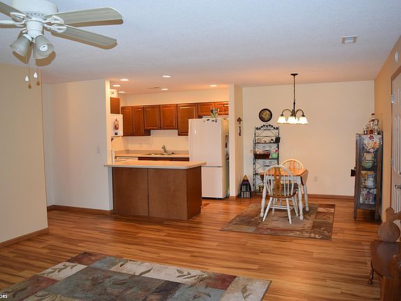 3rd image of 4943 Grand View Ln