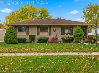 875 Meadowlake Rd, Canton, MI 48188