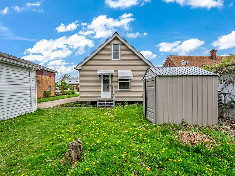 20830 Trebec Ave — Photo 31