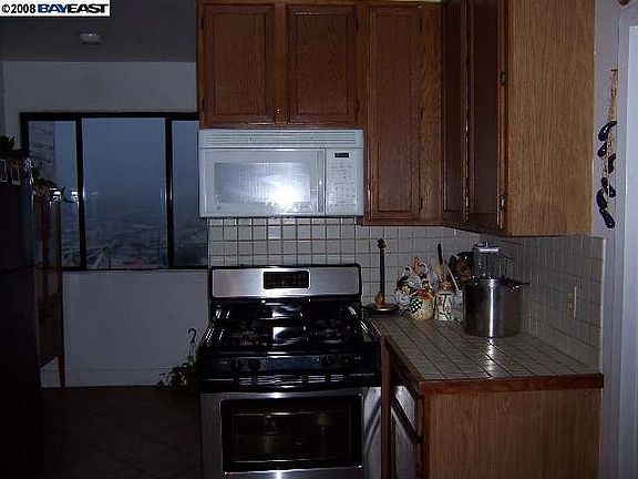 3rd image of 1028 Prague St