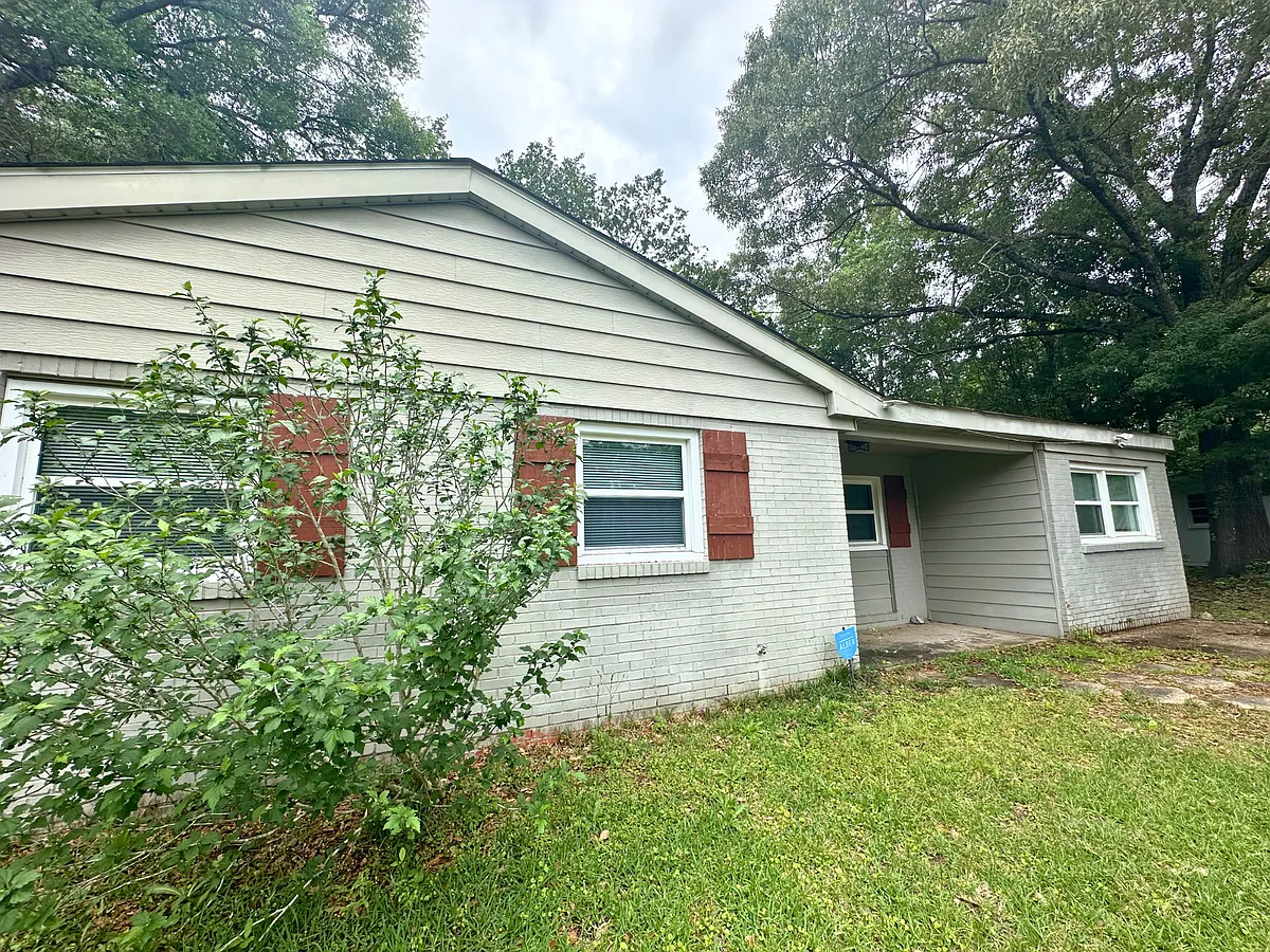 Building Photo - 4077 Lancewood Dr S