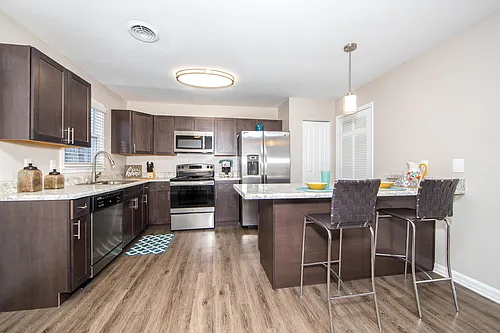 16 Queensbury Way Photo 1