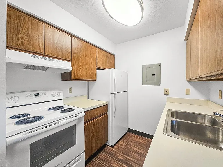 Merriman Valley Apartments & Townhomes — Photo 6