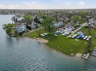 1628 Beechmont St, Keego Harbor, MI 48320