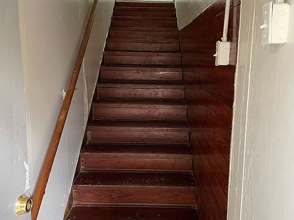 2nd image of 909 S 17th St #A-b