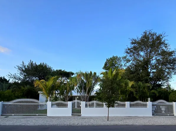 1825 NE 154th St, North Miami Beach, FL 33162