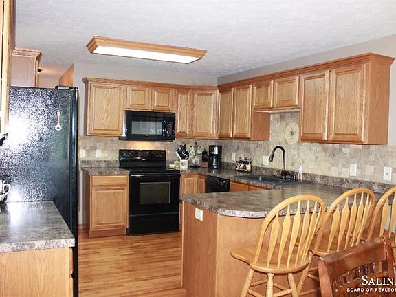 4th image of 807 Joanie Ln