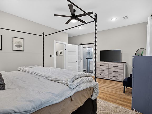 5th image of 2511 Gladstone Dr