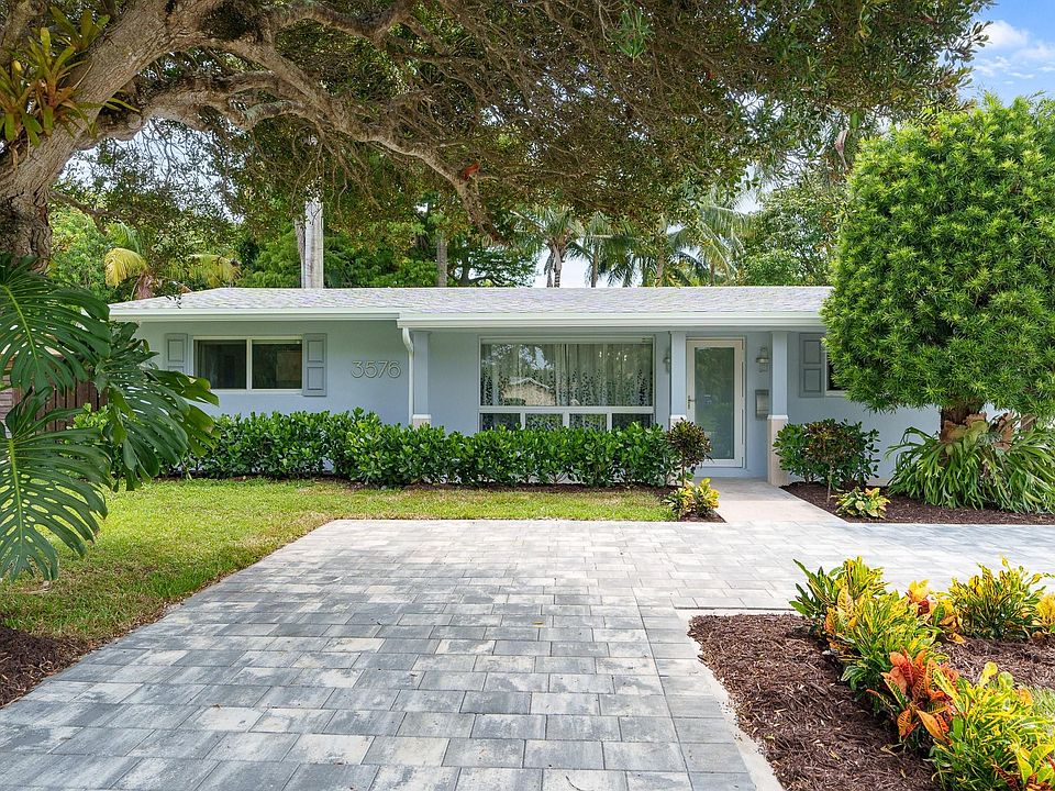 1st image of 3576 Lloyd Drive