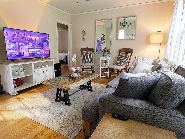 2318 Baxter St — Photo 1