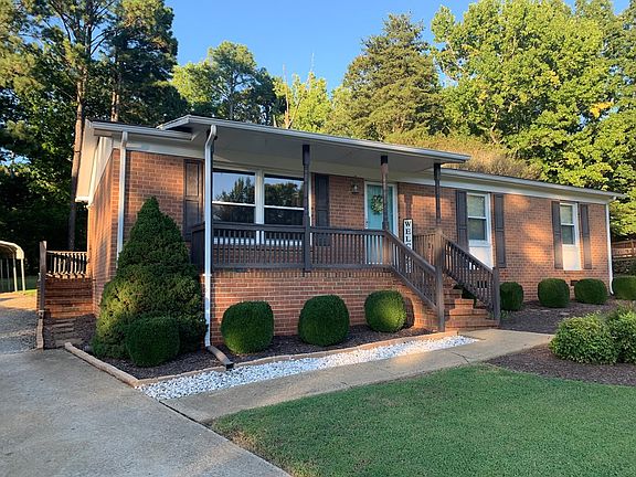 3rd image of 801 Greenway Dr