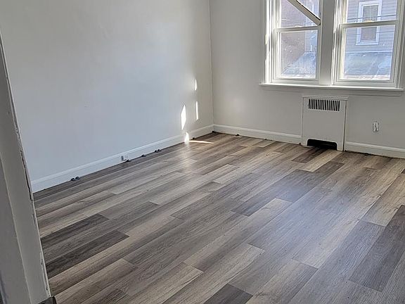 Front bedroom, largest