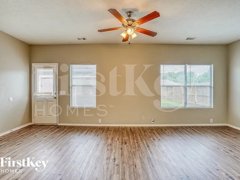 6210 Scotchwood Dr — Photo 3