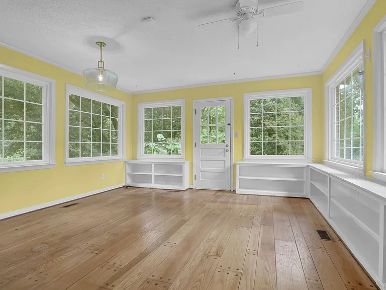 700 Clyde Dr — Photo 18