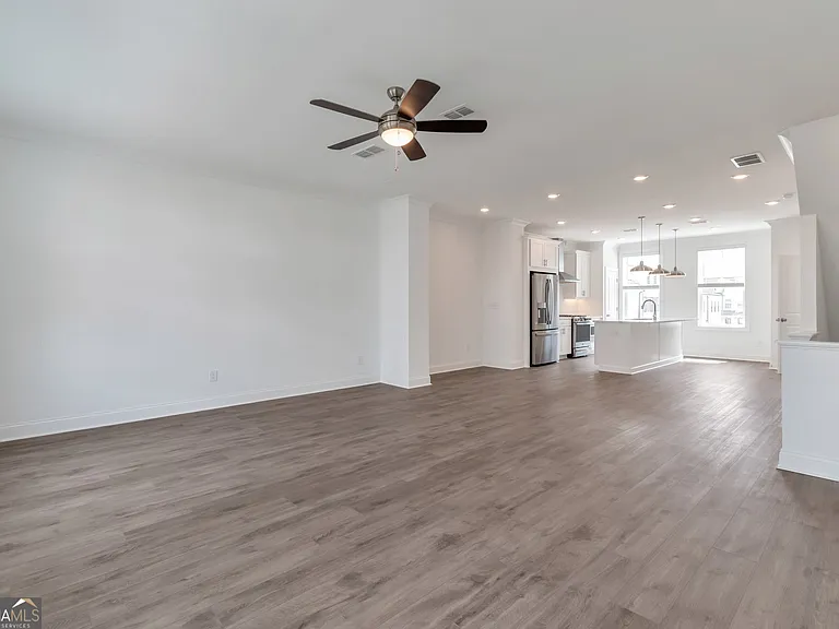 1140 Larkin Dr — Photo 5