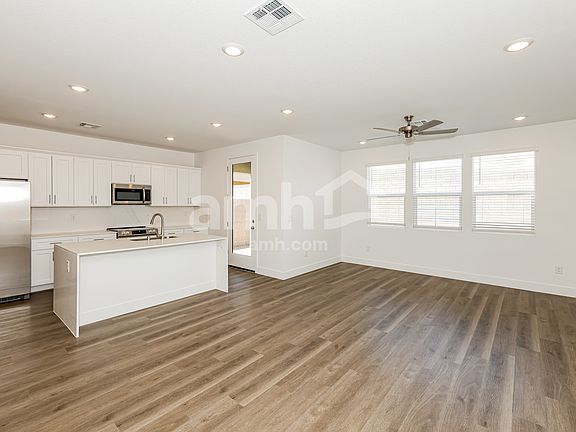 4th image of 8750 Begonia Ct