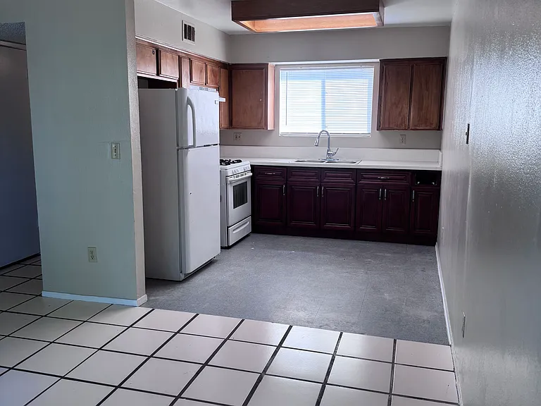 310 Hughes Ln #E — Photo 4