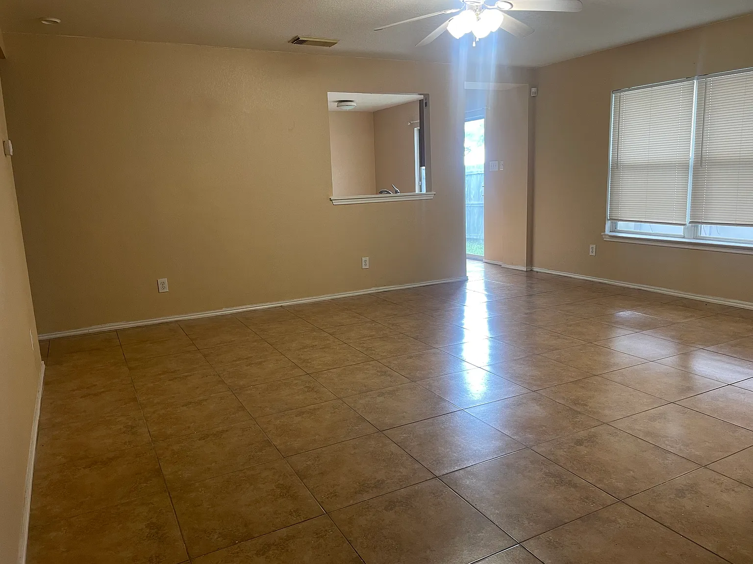 3 bed, 1097 sqft, $1,450 — Photo 2