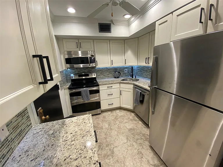 4040 N Hills Dr #5 — Photo 7