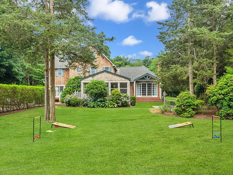 Hedge Row Ln — Photo 35