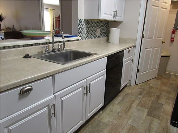 5th image of 3216 Heritage Square Dr Unit 15