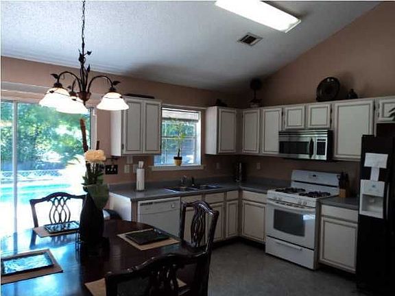5th image of 205 Willow Oak Dr
