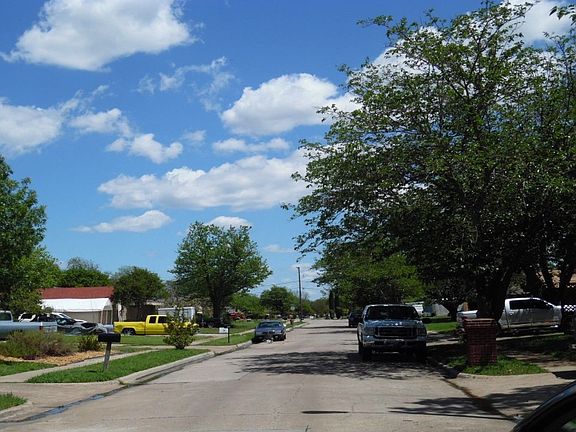 5th image of 1601 Armstrong Dr