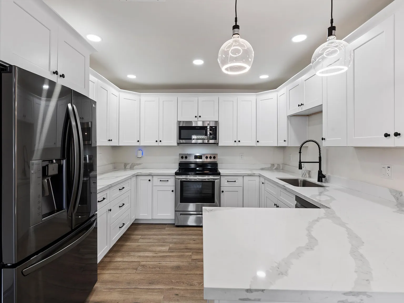 4 bed, 2.5 bath, 2105 sqft, $3,000 — Photo 1