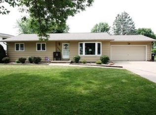 1171 Ridgemont Rd, Waterloo, IA 50701