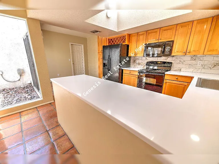 4741 E Calle Elegante — Photo 6