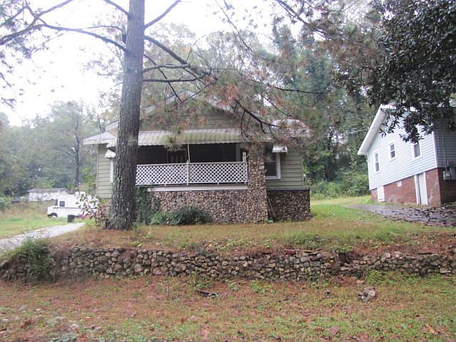 2nd image of 905 14th St