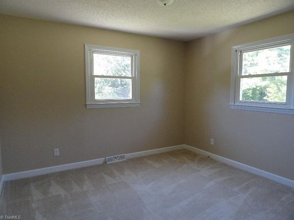 4th image of 3916 Martin Ave