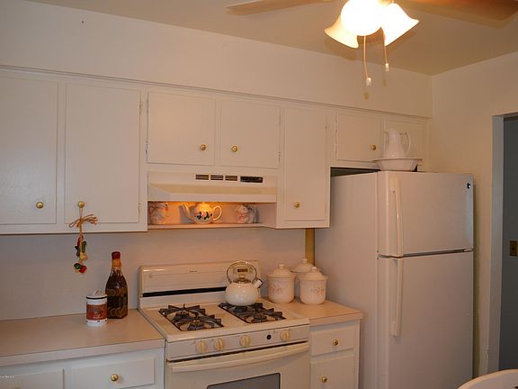 5th image of 935 Edgebrook Dr N