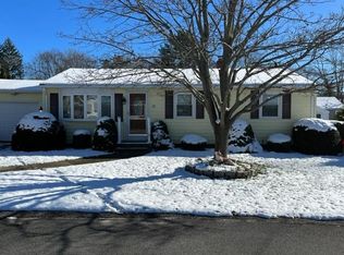 29 Ledgemont Ct, West Warwick, RI 02893