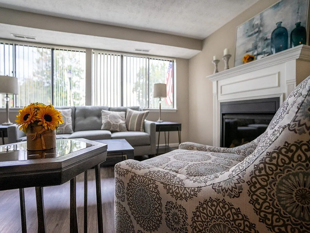 Willow Pond Apartments & Townhouses — Photo 3