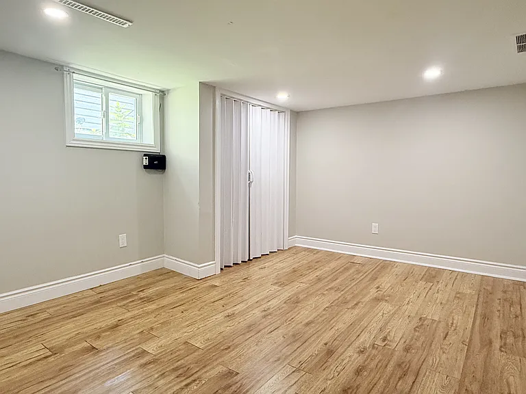 1396 Lillian Ave #LOWER — Photo 8