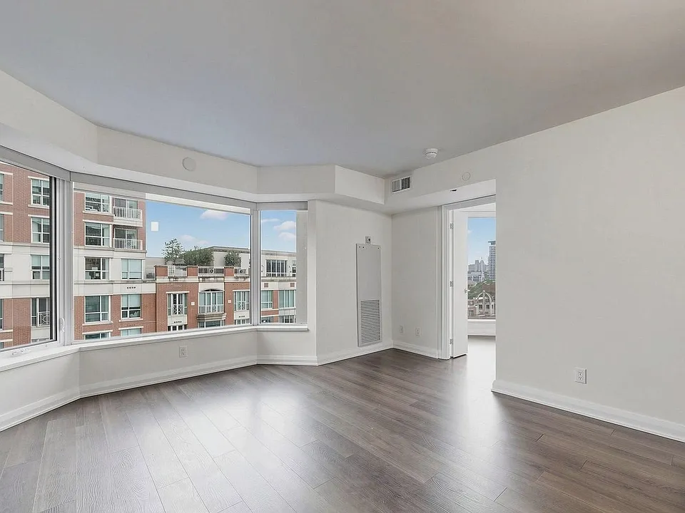 155 Yorkville Ave #917
