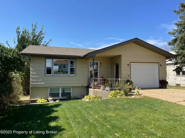 104 Illinois Ave, Mott, ND 58646