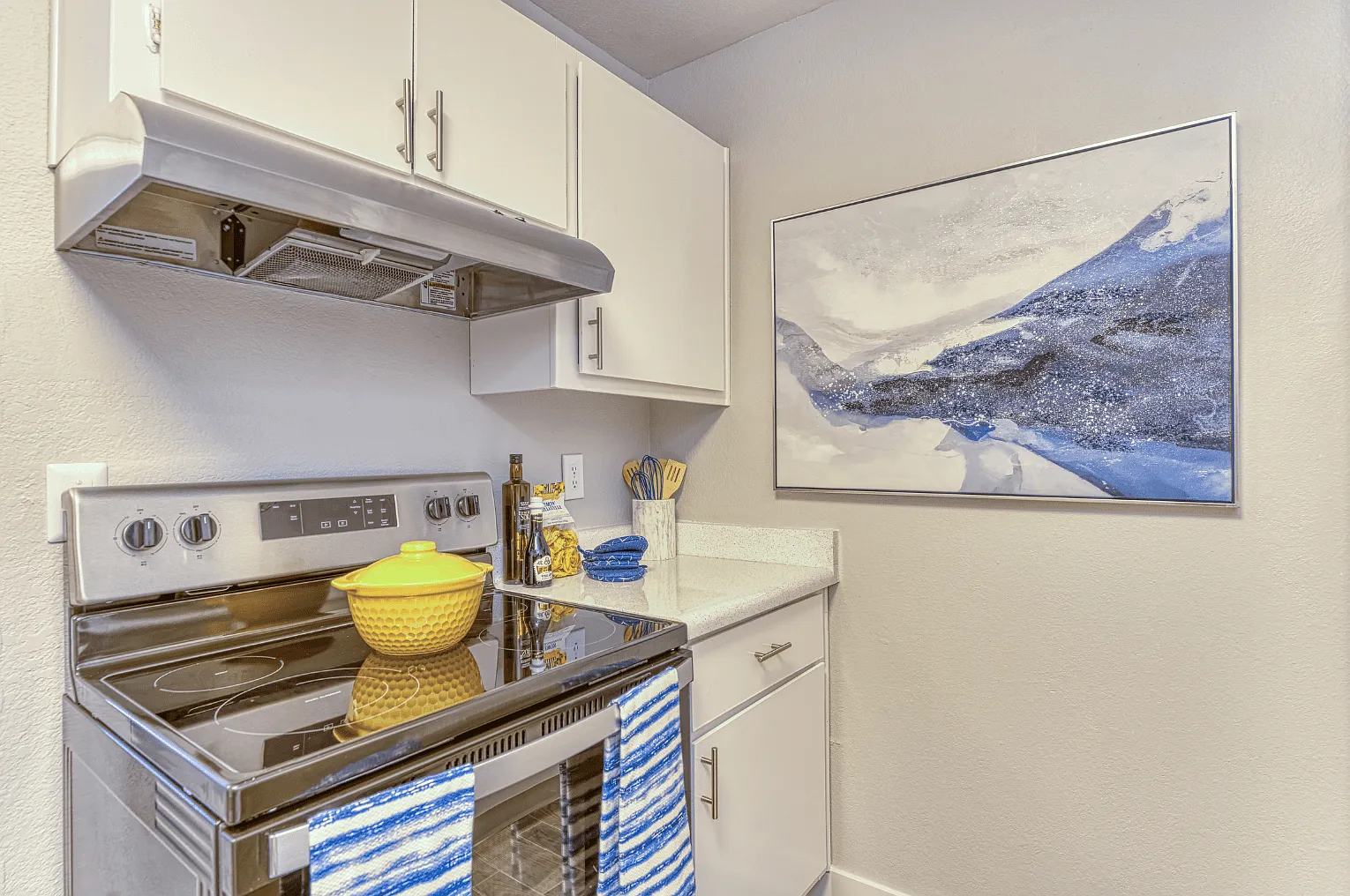 Las Brisas Apartment Homes — Photo 4