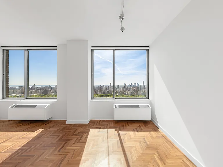 101 W 67th St #Penthouse 2B — Photo 3