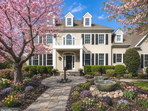 8 Eastburn Dr, New Hope, PA 18938